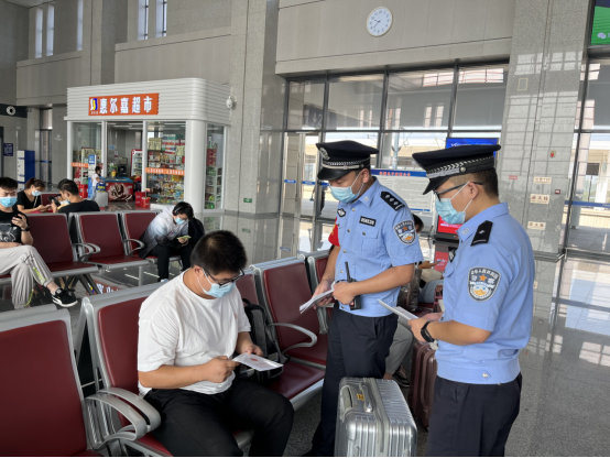 洛阳铁路公安处方城站派出所组织开展反恐法宣传活动（通讯员胡文龙）(1)240