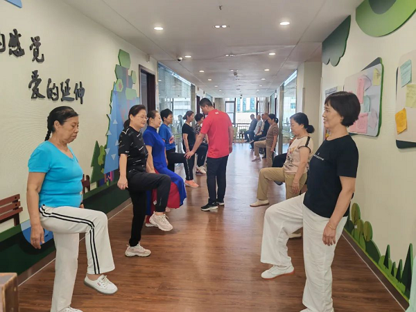 河南省直三院正光街社区健康促进班开办于2018年242