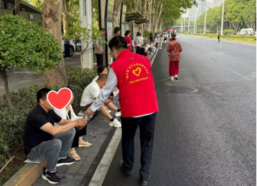 工行河南省分行暖心服务高考 托举莘莘学子梦想之光-定稿(1)170