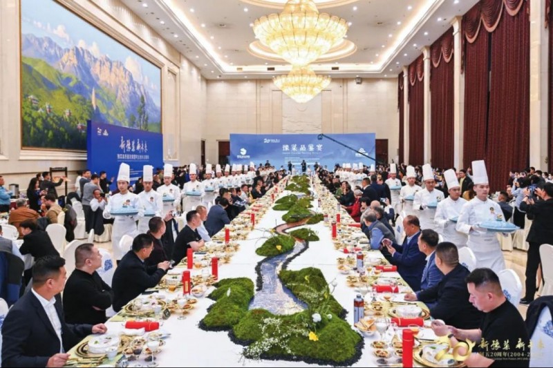 阿五荣获河南餐饮业“功勋企业奖”691
