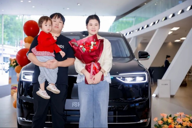 3天即交付！新问界M7华中首批车主郑州提车，体系实力铸就闪电速度415