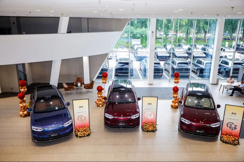 3天即交付！新问界M7华中首批车主郑州提车，体系实力铸就闪电速度684