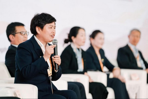 向新向智 共赢未来 18届高峰会802